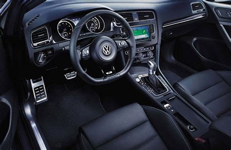 2017 Volkswagen Golf GTI vs 2017 Volkswagen Golf R