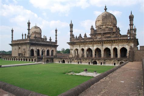 Ibrahim Rauza, Bijapur - Entry Fee, Visit Timings, Things To Do & More...