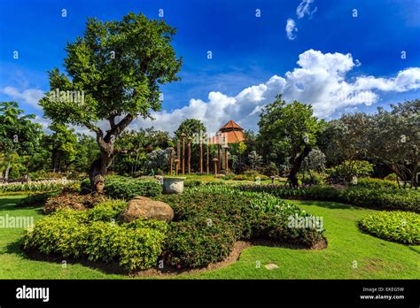 Royal Flora Ratchaphruek - SAWASDEE GARDEN Stock Photo - Alamy