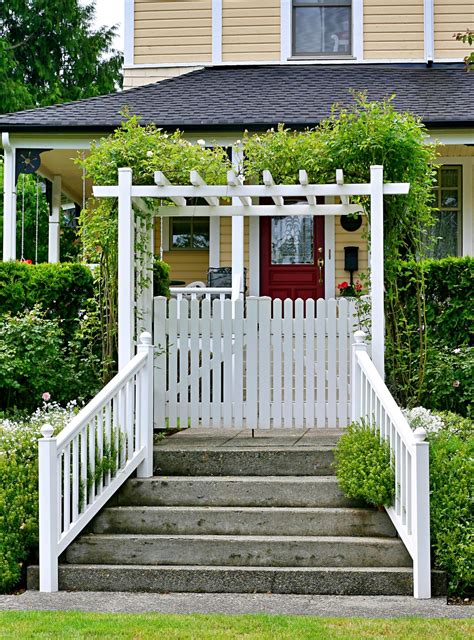 9 Charming Garden Gate Ideas for Your Yard - Town & Country Living