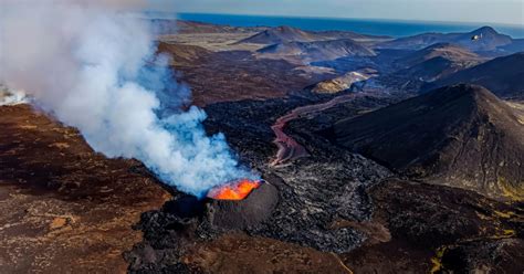 Volcano Helicopter Tour | Icelandair IE