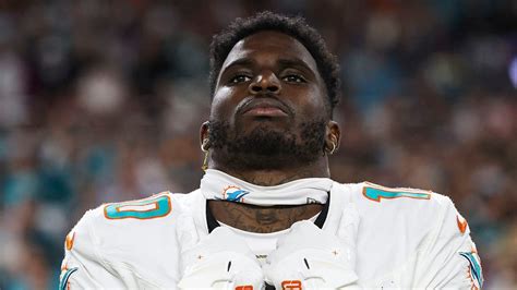 Dolphins’ Tyreek Hill won’t wear sleeves as Miami-Kansas City brace for ...