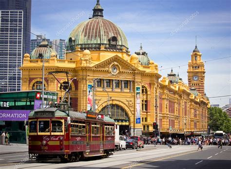 MELBOURNE, AUSTRALIA - OCTOBER 29: Iconic Flinders Street Station – Stock Editorial Photo ...