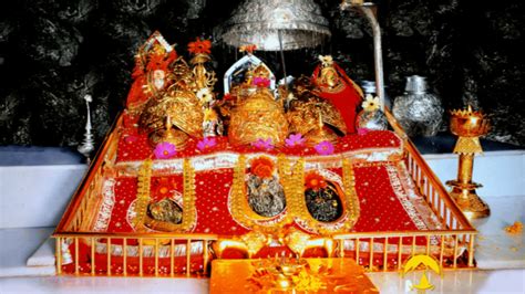 Vaishno Devi Aarti Live from Bhawan Today | Watch Vaishno Devi Aarti LIVE Darshan During Chaitra ...