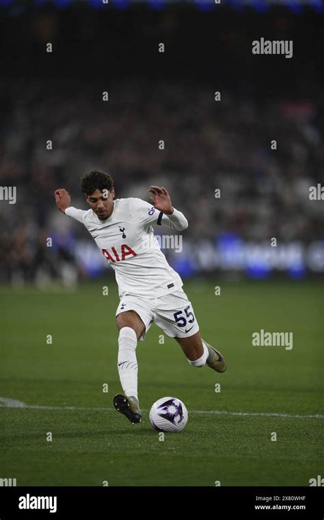 George abbott newcastle v spurs hi-res stock photography and images - Alamy