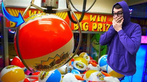 HUGE CLAW MACHINE WIN AT THE ARCADE! - YouTube