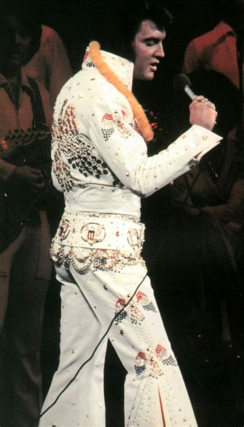 Elvis in concert in Hawaii january 14 1973. | Elvis in concert, Elvis presley photos, Concerts ...