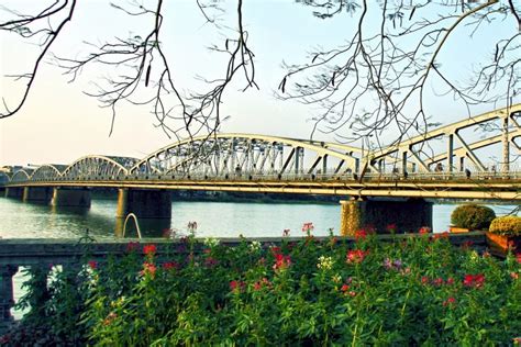 Trang Tien bridge- The symbol of Hue - Focus Asia and Vietnam Travel ...