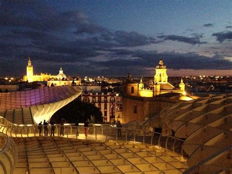 Top Things To See in the Old Town of Seville – Casco Viejo & Santa Cruz!