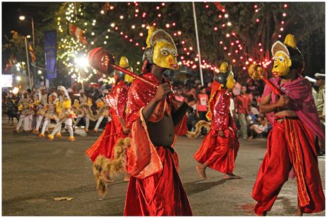 Celebrating the Perahera Festival in Colombo - Le vent nous portera