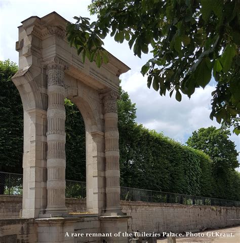 Arch from the Tuileries Palace » Paris audio guide app » VoiceMap