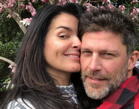 Angie Harmon posts makeup-free selfie with new boyfriend