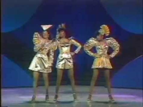 Pointer Sisters open American Music Awards with Medley (1985) - YouTube