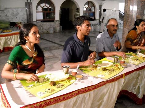 India Dining Etiquette: The Dos And Don'ts | Dining etiquette, Food wastage, Food