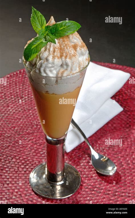 Suspiro de limeña Peruvian dessert Stock Photo - Alamy