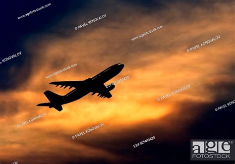 Passenger jet airplane silhouette in blurred sunset sky, Stock Vector ...