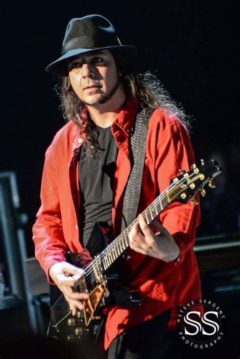 Daron Malakian - Era of fashion with hats | System of a down, Famous musicians, Guitar guy