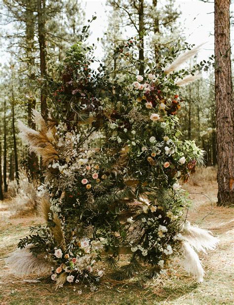 Modern + Edgy Forest Wedding in Northern California | Stüdyo dekorasyonu, Stüdyo, Dekorasyon