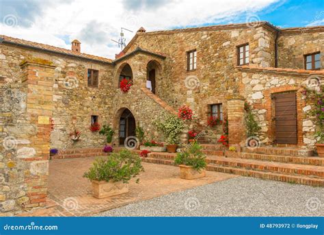 Old stone house in Toscany stock photo. Image of brick - 48793972