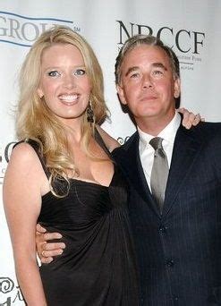 Melissa Peterman and John Brady - Dating, Gossip, News, Photos