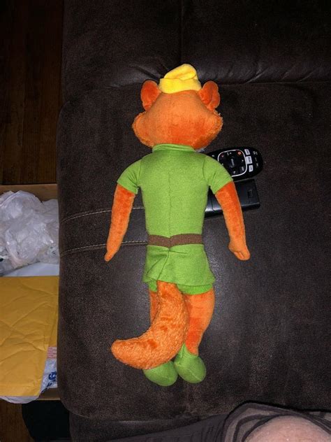 DISNEY STORE Plush Stuffed Robin Hood Fox Green Yellow Red Feather 18 ...