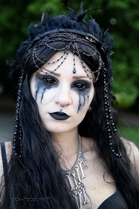 gothic Halloween Makeup Witch, Looks Halloween, Halloween 2019, Halloween Costumes, Halloween ...