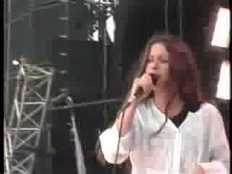 Alanis Morissette - You oughta know [Live Hyde Park 1996] - YouTube