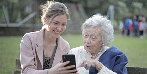 Ultimate Guide To Buying A Phone For Older People | Three