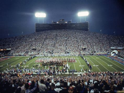 Super Bowl 50: A Look Back at Whitney Houston's Anthem 25 Years Later ...