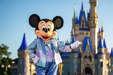 Mickey Mouse Meet And Greet FINALLY Back At Disney World - Inside the Magic