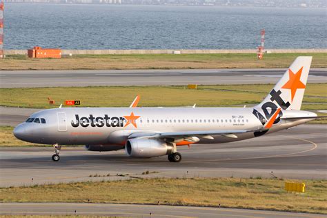 File:Jetstar Asia Airways, 3K722, Airbus A320-232, 9V-JSV, Departed to ...