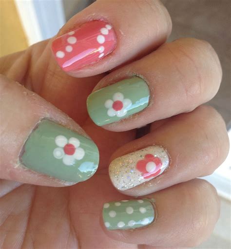 My nail art - flowers, dots & glitter | Flower nails, Dot nail art, Daisy nail art