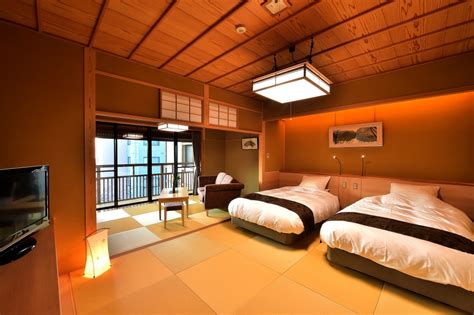 Visit the Best Onsen Towns in Central Japan - SNOW MONKEY RESORTS