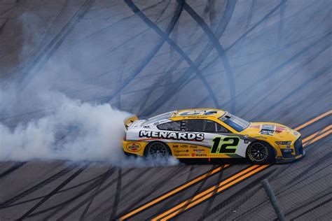 Ryan Blaney wins the YellaWood 500 NASCAR cup race at Talladega, clinches spot in Round of 8 ...