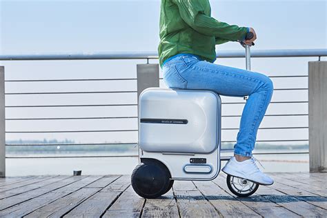 Airwheel SE3 Suitcase | Black Rideable Suitcase