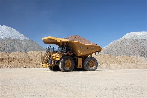 Caterpillar unveils new version of the 793 mining truck with more payload & increased fuel ...