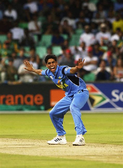 Best bowling performances of Ashish Nehra