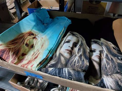 SHAKIRA SHIRTS AND MISC - #1 Online Auctions LLC