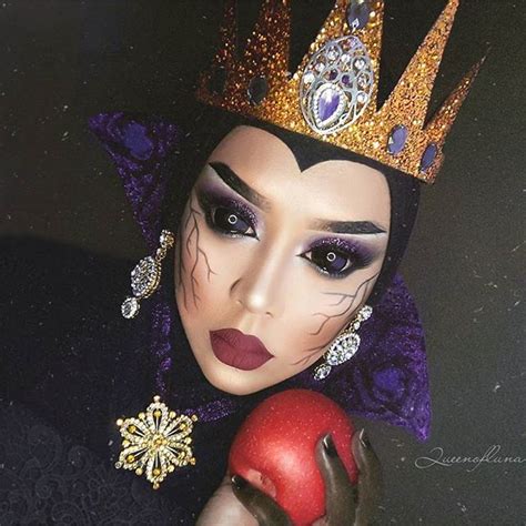 Another view of my Halloween inspired Evil Queen 👑🍎 for my collab with ...