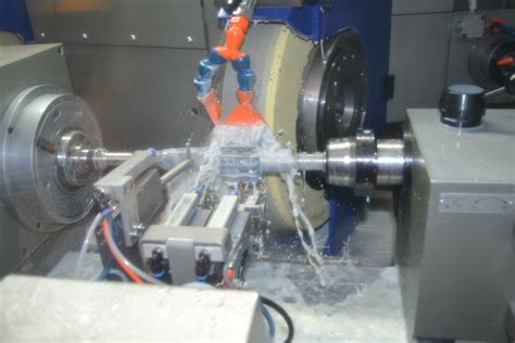 CNC grinding machine with automated loading and unloading GER