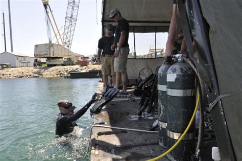 Army engineer divers conduct annual training exercise | Article | The ...