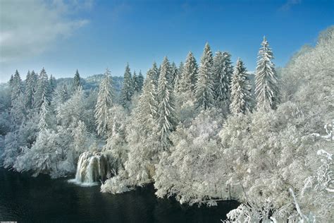 Winter at Plitvice Lakes - Nacionalni park "Plitvička jezera"