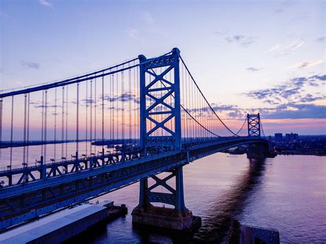 Ben Franklin bridge at just before sunrise : philadelphia