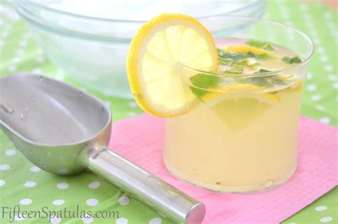 Mint Muddled Lemonade - Fifteen Spatulas