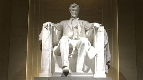 Lincoln Memorial in Washington defaced with expletive graffiti | World News - Hindustan Times