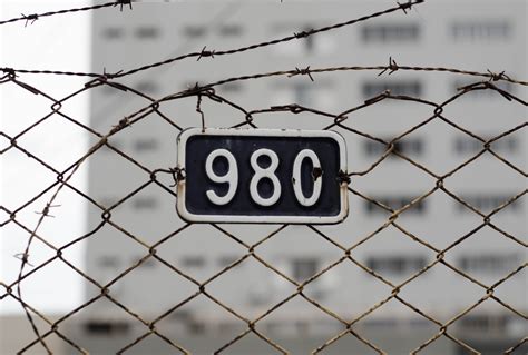 98c Plate on Fence · Free Stock Photo