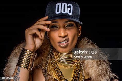 Rapper Gold Chains Photos and Premium High Res Pictures - Getty Images