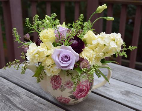 Flower tea pot | Flower vase arrangements, Fresh flowers arrangements, Flower arrangements