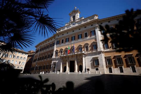 What risks being left undone in Italy government crisis? | Reuters