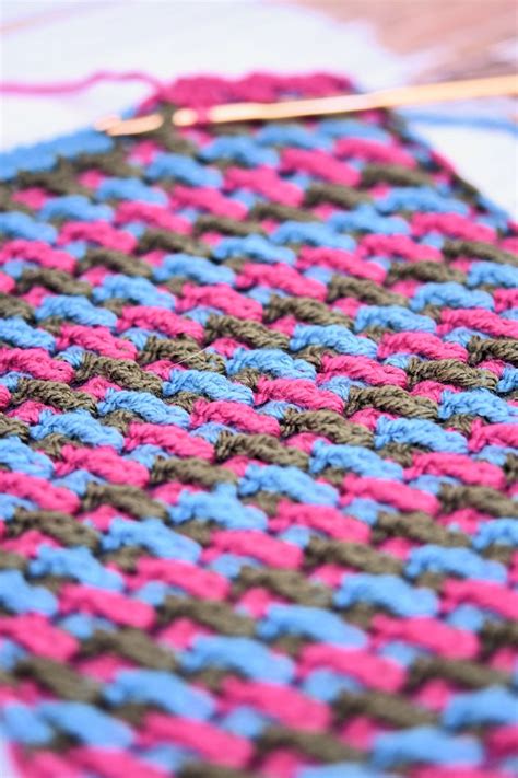 3 Color Crochet Scarf | Diagonal Drifts - Make It Crochet